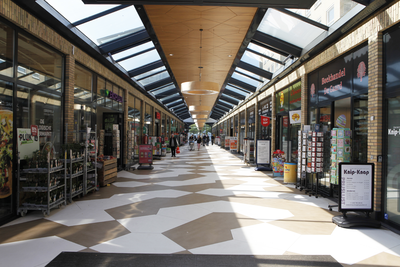 914153 Gezicht in het winkelcentrum De Gaard aan de Troosterhof te Utrecht.